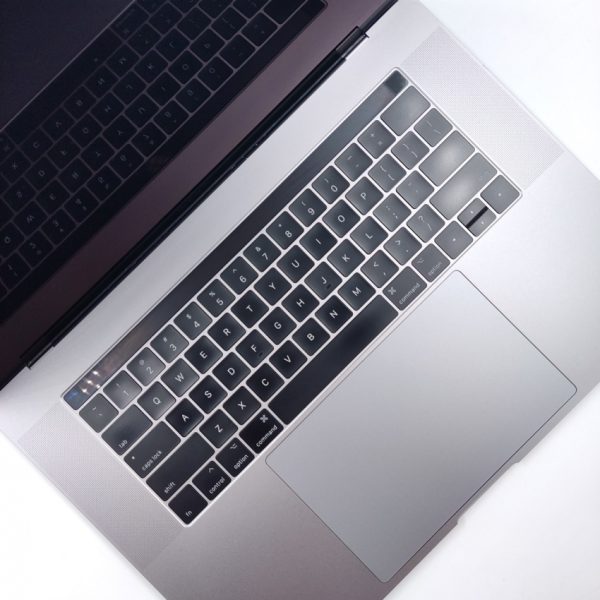 اپل مک بوک پرو 15 اینچ استوک MacBook Pro (15-inch, 2017) Core i7-7920HQ/16 GB/500 GB/4GB AMD Pro 560